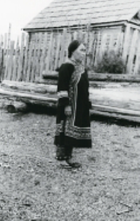 Традиционный халат и обувь нанайцев